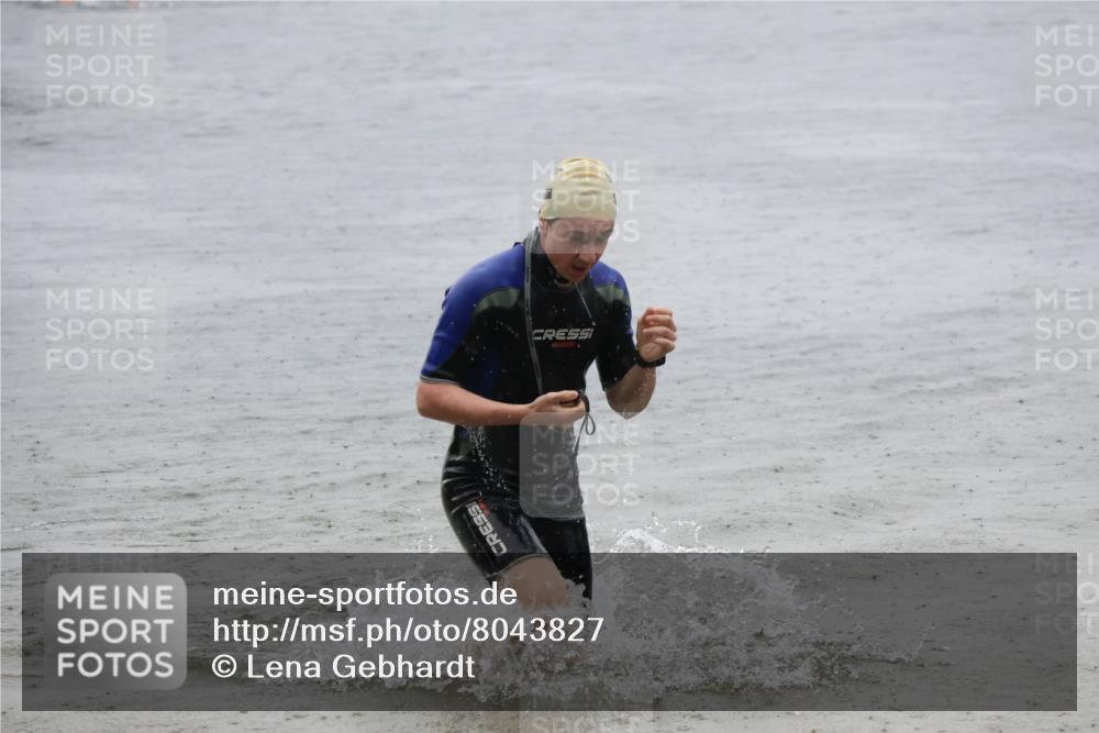 21.06.2025 - 27. Vierlanden-Triathlon Lena Gebhardt http://msf.ph/oto/8043827 15.06.2025 14:38:11 Schwimmen 1331 meine-sportfotos.de