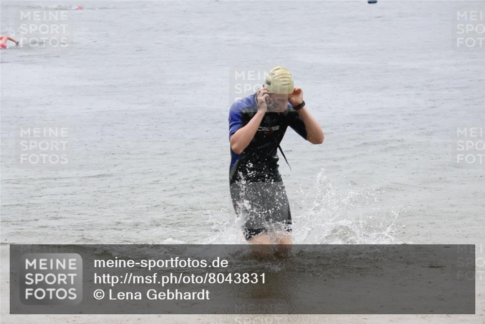 21.06.2025 - 27. Vierlanden-Triathlon Lena Gebhardt http://msf.ph/oto/8043831 15.06.2025 14:38:11 Schwimmen 1331 meine-sportfotos.de