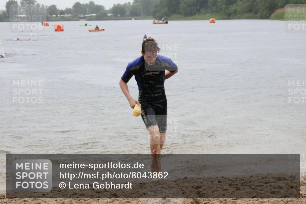 21.06.2025 - 27. Vierlanden-Triathlon Lena Gebhardt http://msf.ph/oto/8043862 15.06.2025 14:38:13 Schwimmen 1331 meine-sportfotos.de