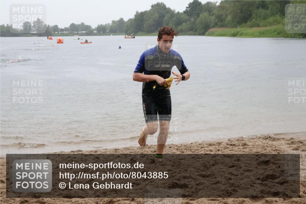 21.06.2025 - 27. Vierlanden-Triathlon Lena Gebhardt http://msf.ph/oto/8043885 15.06.2025 14:38:14 Schwimmen 1331 meine-sportfotos.de