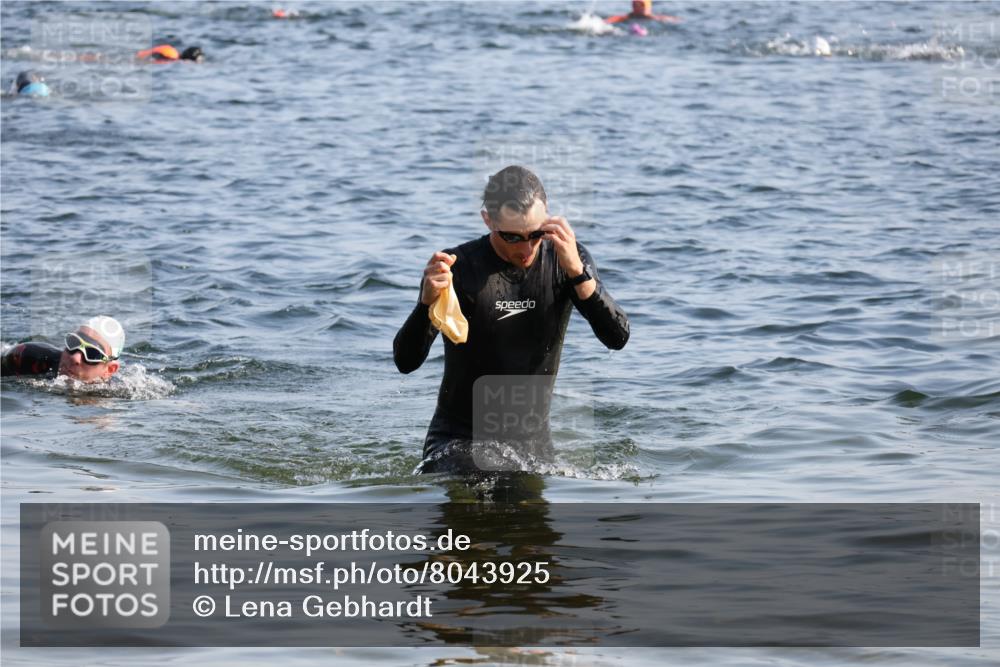 15.06.2025 - 27. Vierlanden-Triathlon Lena Gebhardt http://msf.ph/oto/8043925 15.06.2025 08:34:17 Schwimmen 20 meine-sportfotos.de