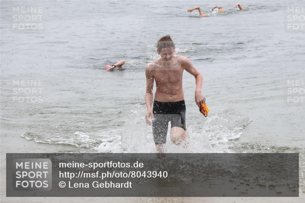 21.06.2025 - 27. Vierlanden-Triathlon Lena Gebhardt http://msf.ph/oto/8043940 15.06.2025 14:38:37 Schwimmen 1325 meine-sportfotos.de