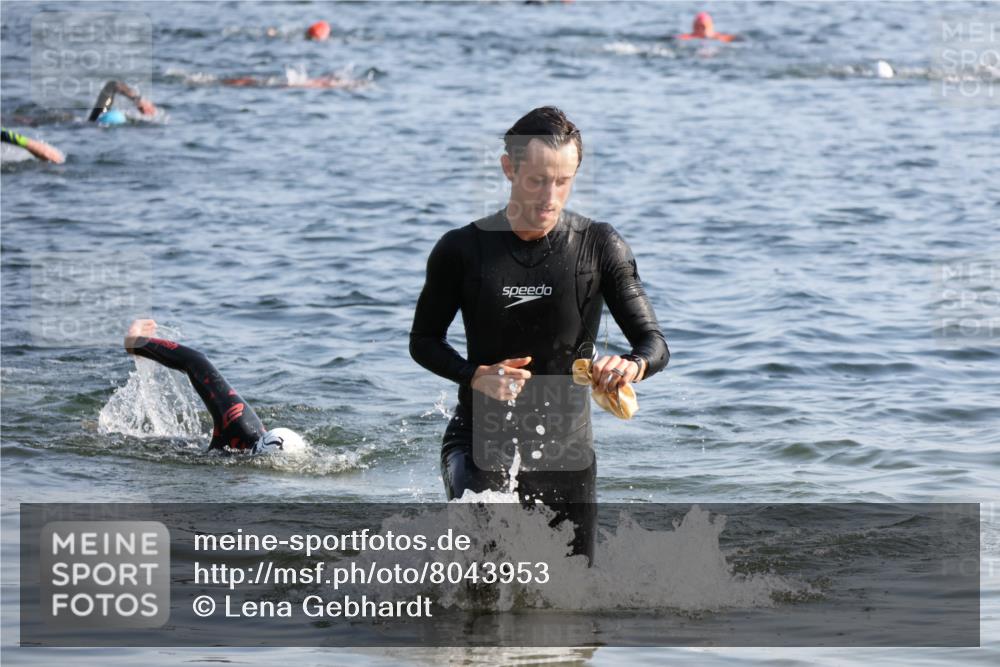 15.06.2025 - 27. Vierlanden-Triathlon Lena Gebhardt http://msf.ph/oto/8043953 15.06.2025 08:34:19 Schwimmen 20 meine-sportfotos.de