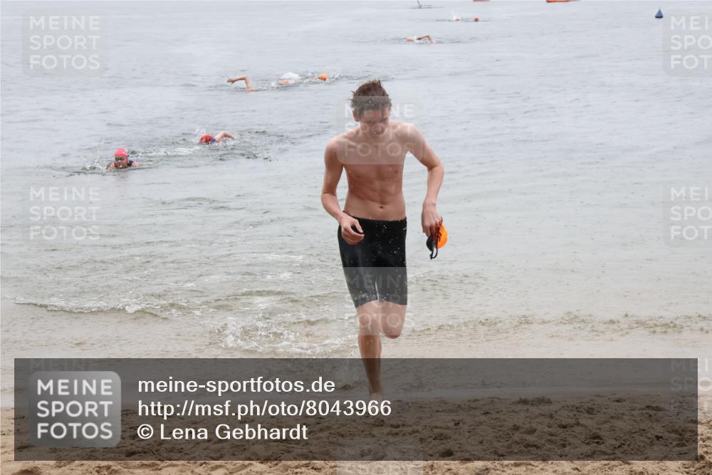 21.06.2025 - 27. Vierlanden-Triathlon Lena Gebhardt http://msf.ph/oto/8043966 15.06.2025 14:38:38 Schwimmen 1325 meine-sportfotos.de
