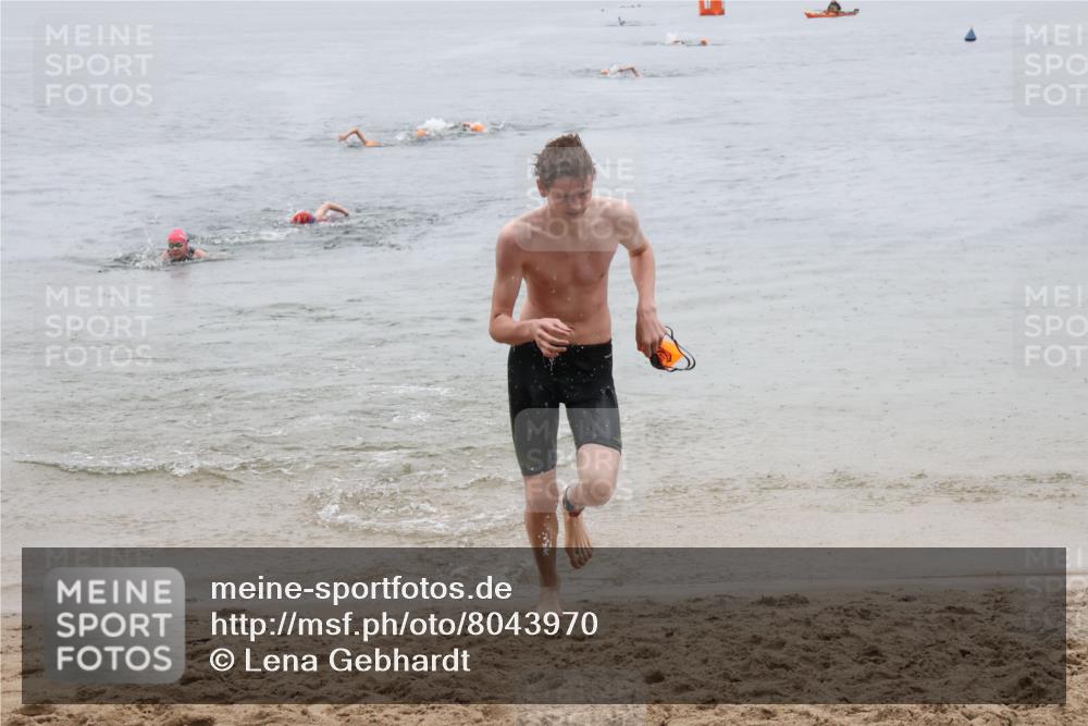 21.06.2025 - 27. Vierlanden-Triathlon Lena Gebhardt http://msf.ph/oto/8043970 15.06.2025 14:38:39 Schwimmen 1318, 1325 meine-sportfotos.de