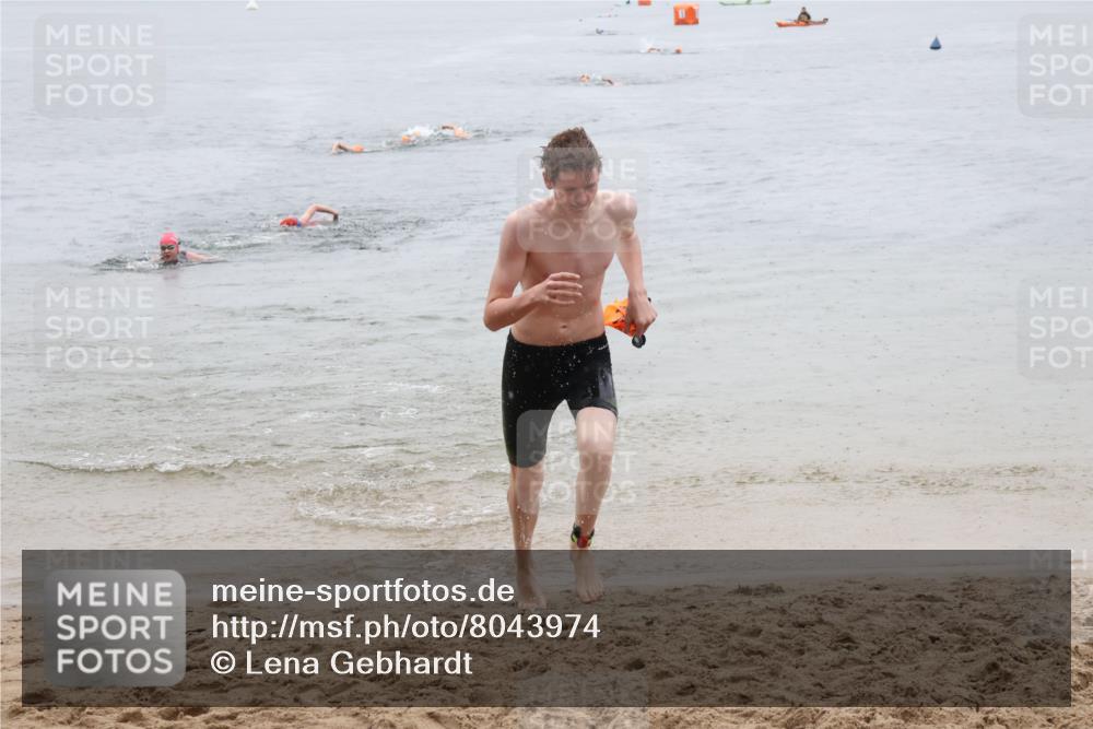 21.06.2025 - 27. Vierlanden-Triathlon Lena Gebhardt http://msf.ph/oto/8043974 15.06.2025 14:38:39 Schwimmen 1318, 1325 meine-sportfotos.de