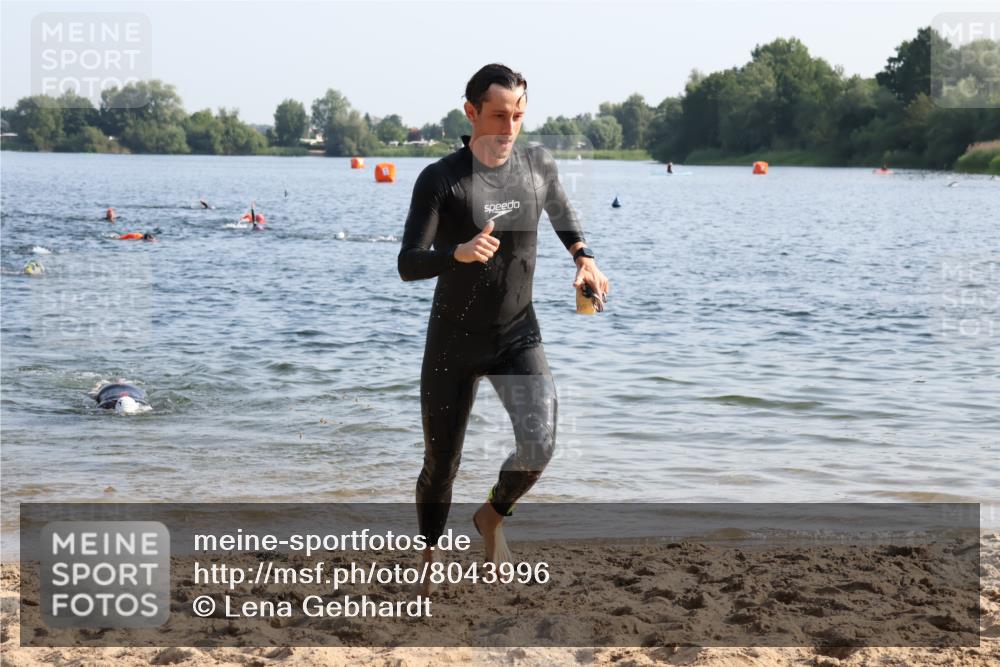 15.06.2025 - 27. Vierlanden-Triathlon Lena Gebhardt http://msf.ph/oto/8043996 15.06.2025 08:34:23 Schwimmen 20, 88 meine-sportfotos.de