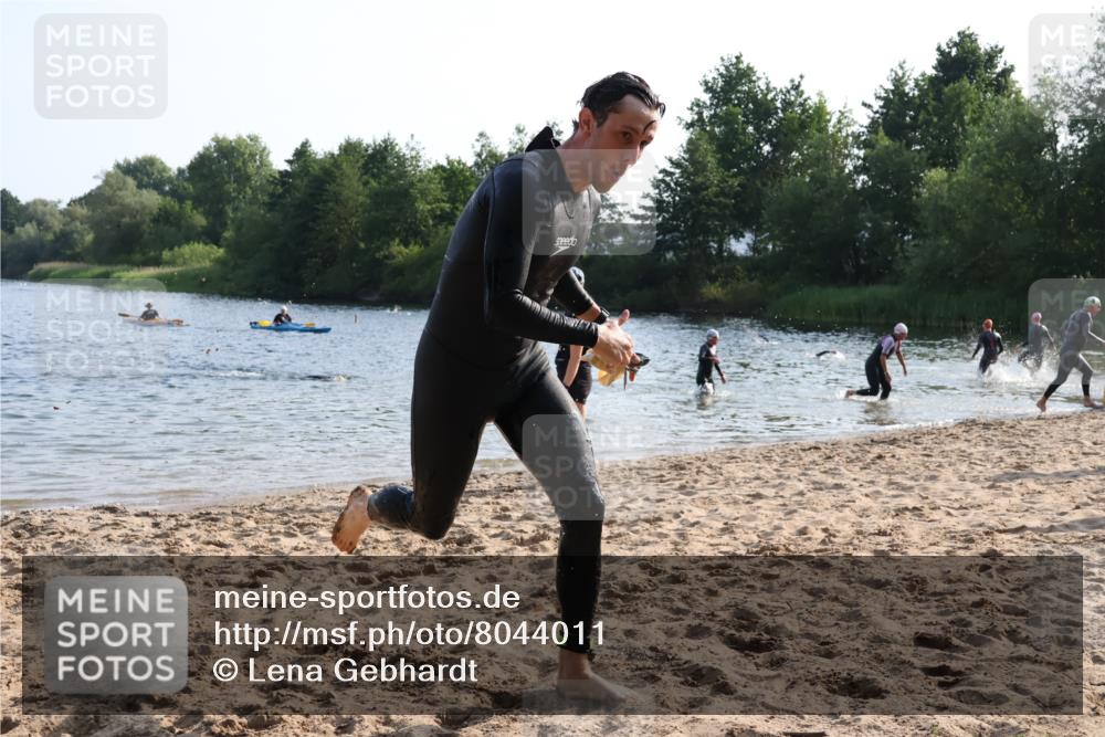 15.06.2025 - 27. Vierlanden-Triathlon Lena Gebhardt http://msf.ph/oto/8044011 15.06.2025 08:34:24 Schwimmen 20, 88 meine-sportfotos.de