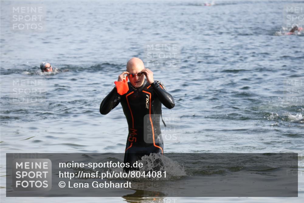 15.06.2025 - 27. Vierlanden-Triathlon Lena Gebhardt http://msf.ph/oto/8044081 15.06.2025 08:34:43 Schwimmen 46, 124 meine-sportfotos.de