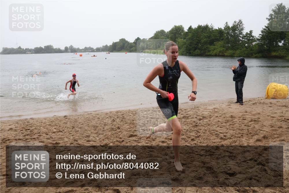 21.06.2025 - 27. Vierlanden-Triathlon Lena Gebhardt http://msf.ph/oto/8044082 15.06.2025 14:38:51 Schwimmen 1318, 1340 meine-sportfotos.de