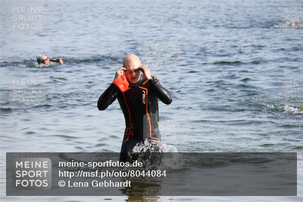 15.06.2025 - 27. Vierlanden-Triathlon Lena Gebhardt http://msf.ph/oto/8044084 15.06.2025 08:34:43 Schwimmen 46, 124 meine-sportfotos.de