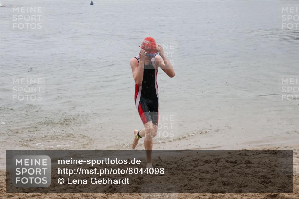 21.06.2025 - 27. Vierlanden-Triathlon Lena Gebhardt http://msf.ph/oto/8044098 15.06.2025 14:38:52 Schwimmen 1318, 1340 meine-sportfotos.de