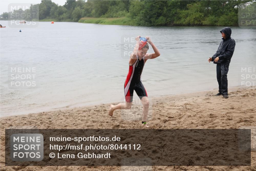 21.06.2025 - 27. Vierlanden-Triathlon Lena Gebhardt http://msf.ph/oto/8044112 15.06.2025 14:38:53 Schwimmen 1318, 1340 meine-sportfotos.de