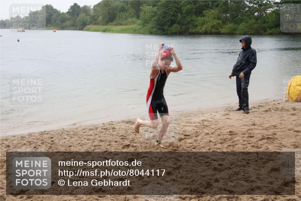 21.06.2025 - 27. Vierlanden-Triathlon Lena Gebhardt http://msf.ph/oto/8044117 15.06.2025 14:38:53 Schwimmen 1318, 1340 meine-sportfotos.de