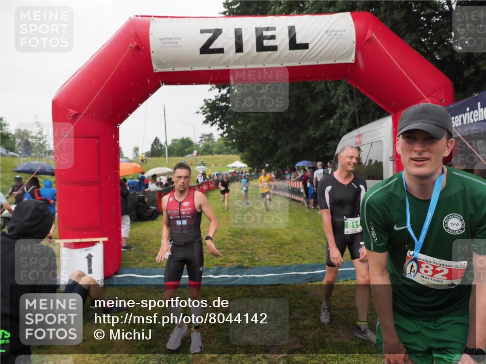 21.06.2025 - 27. Vierlanden-Triathlon MichiJ http://msf.ph/oto/8044142 15.06.2026 13:45:10 Ziel 811, 881, 930, 956, 1114 meine-sportfotos.de