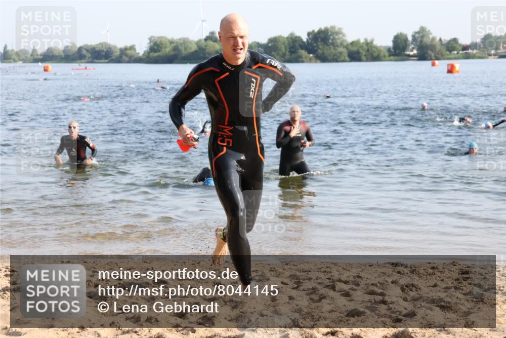 15.06.2025 - 27. Vierlanden-Triathlon Lena Gebhardt http://msf.ph/oto/8044145 15.06.2025 08:34:48 Schwimmen 46, 80, 124, 149, 159, 186 meine-sportfotos.de