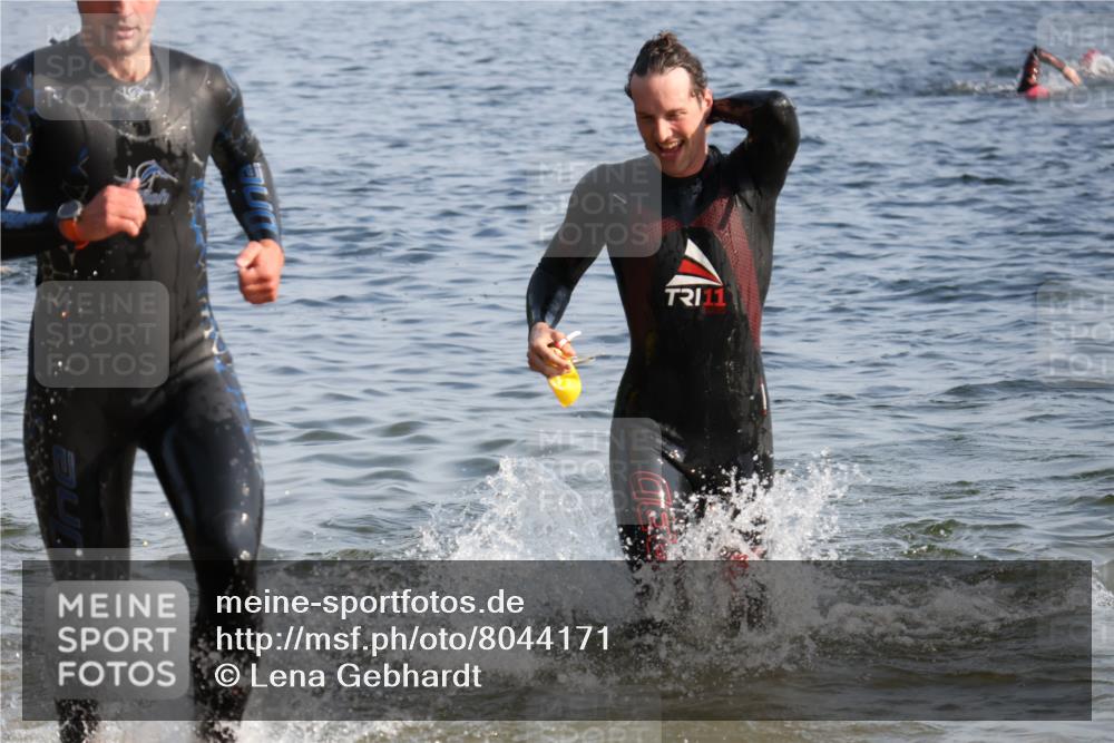 15.06.2025 - 27. Vierlanden-Triathlon Lena Gebhardt http://msf.ph/oto/8044171 15.06.2025 08:34:53 Schwimmen 43, 80, 124, 149, 159, 186 meine-sportfotos.de