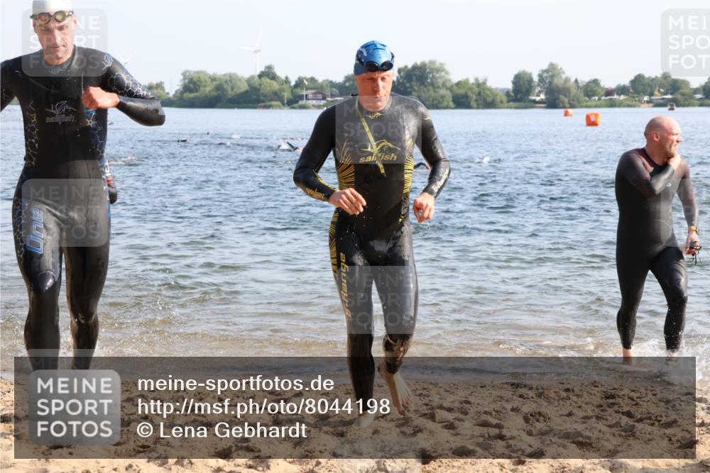 15.06.2025 - 27. Vierlanden-Triathlon Lena Gebhardt http://msf.ph/oto/8044198 15.06.2025 08:34:55 Schwimmen 12, 43, 80, 124, 149, 159, 186 meine-sportfotos.de