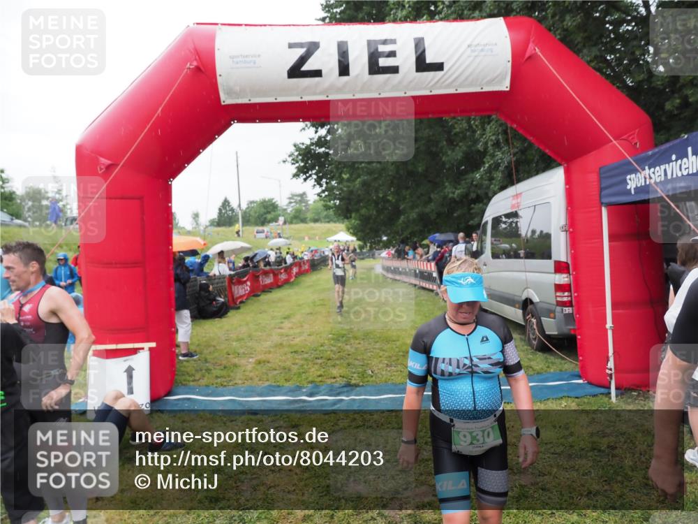 21.06.2025 - 27. Vierlanden-Triathlon MichiJ http://msf.ph/oto/8044203 15.06.2026 13:45:16 Ziel 849, 881, 930, 956 meine-sportfotos.de