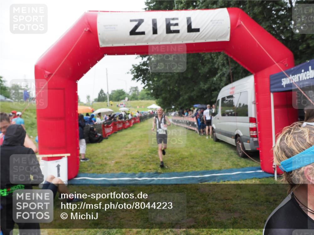 21.06.2025 - 27. Vierlanden-Triathlon MichiJ http://msf.ph/oto/8044223 15.06.2026 13:45:18 Ziel 849, 881, 930, 956 meine-sportfotos.de