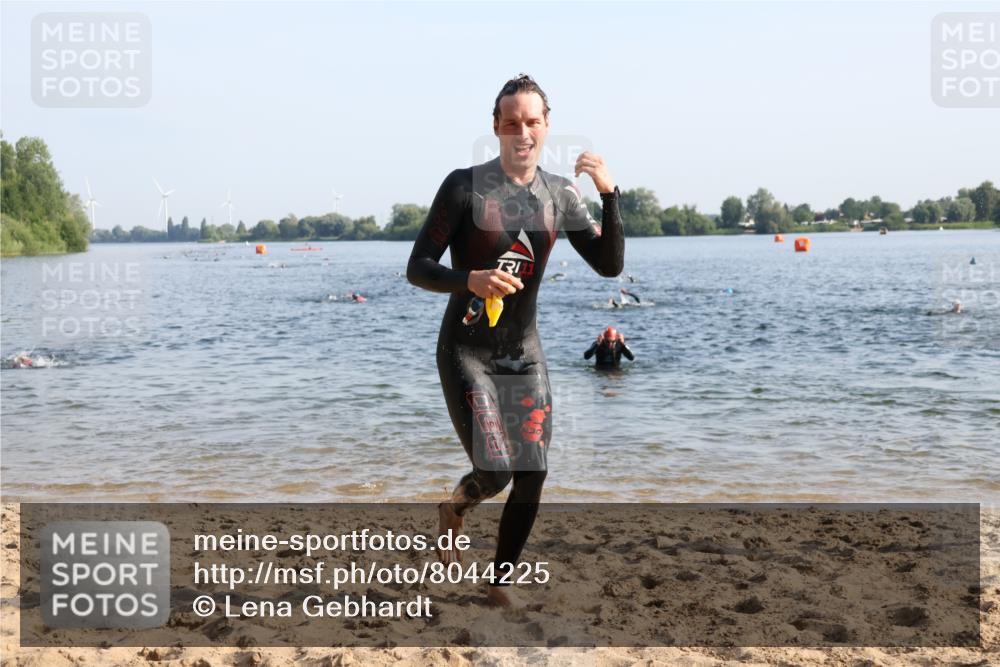 15.06.2025 - 27. Vierlanden-Triathlon Lena Gebhardt http://msf.ph/oto/8044225 15.06.2025 08:34:58 Schwimmen 12, 43, 80, 124, 149, 159, 186 meine-sportfotos.de
