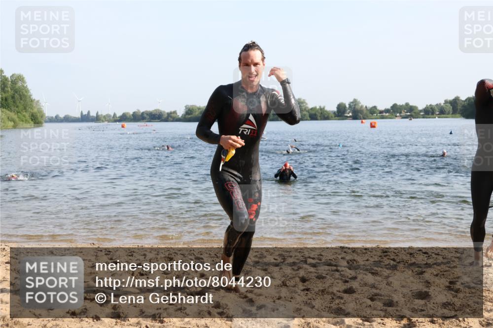 15.06.2025 - 27. Vierlanden-Triathlon Lena Gebhardt http://msf.ph/oto/8044230 15.06.2025 08:34:58 Schwimmen 12, 43, 80, 124, 149, 159, 186 meine-sportfotos.de