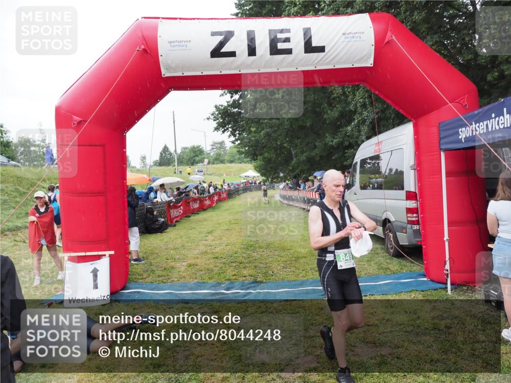 21.06.2025 - 27. Vierlanden-Triathlon MichiJ http://msf.ph/oto/8044248 15.06.2026 13:45:19 Ziel 849, 881, 930 meine-sportfotos.de