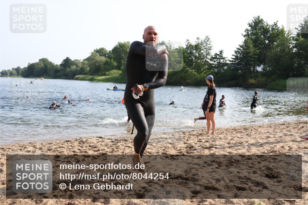 15.06.2025 - 27. Vierlanden-Triathlon Lena Gebhardt http://msf.ph/oto/8044254 15.06.2025 08:35:00 Schwimmen 12, 43, 64, 80, 149, 159, 186 meine-sportfotos.de