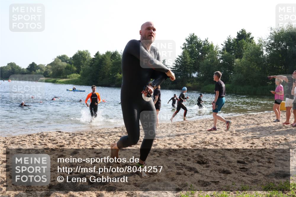 15.06.2025 - 27. Vierlanden-Triathlon Lena Gebhardt http://msf.ph/oto/8044257 15.06.2025 08:35:01 Schwimmen 12, 43, 64, 80, 149, 159, 186 meine-sportfotos.de