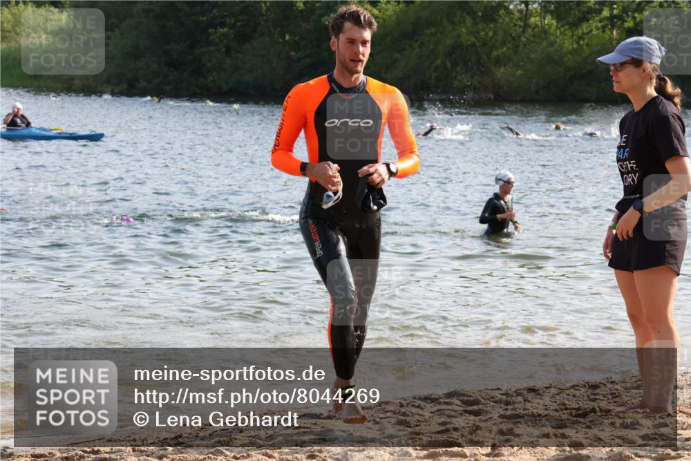 15.06.2025 - 27. Vierlanden-Triathlon Lena Gebhardt http://msf.ph/oto/8044269 15.06.2025 08:35:02 Schwimmen 12, 43, 54, 64, 80, 149, 159, 186 meine-sportfotos.de