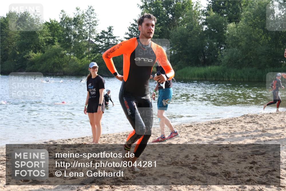 15.06.2025 - 27. Vierlanden-Triathlon Lena Gebhardt http://msf.ph/oto/8044281 15.06.2025 08:35:05 Schwimmen 12, 43, 54, 64, 80, 149, 159, 186 meine-sportfotos.de