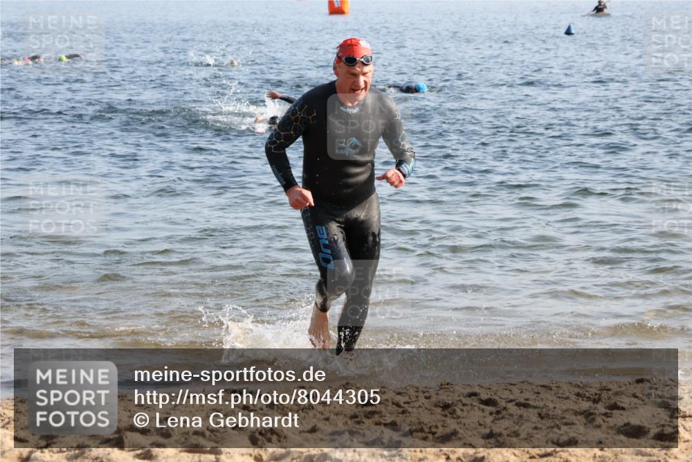 15.06.2025 - 27. Vierlanden-Triathlon Lena Gebhardt http://msf.ph/oto/8044305 15.06.2025 08:35:08 Schwimmen 12, 43, 54, 64, 159 meine-sportfotos.de