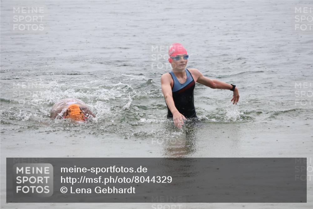 21.06.2025 - 27. Vierlanden-Triathlon Lena Gebhardt http://msf.ph/oto/8044329 15.06.2025 14:39:30 Schwimmen 1333, 1339 meine-sportfotos.de