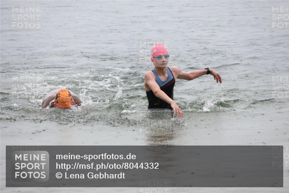 21.06.2025 - 27. Vierlanden-Triathlon Lena Gebhardt http://msf.ph/oto/8044332 15.06.2025 14:39:30 Schwimmen 1333, 1339 meine-sportfotos.de