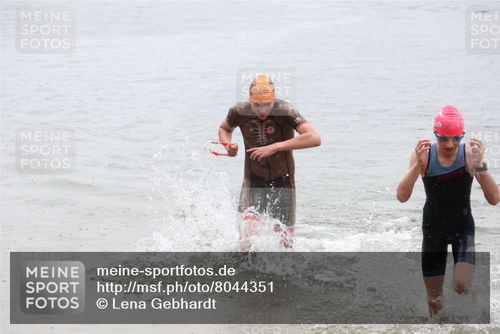 21.06.2025 - 27. Vierlanden-Triathlon Lena Gebhardt http://msf.ph/oto/8044351 15.06.2025 14:39:35 Schwimmen 1333, 1339 meine-sportfotos.de