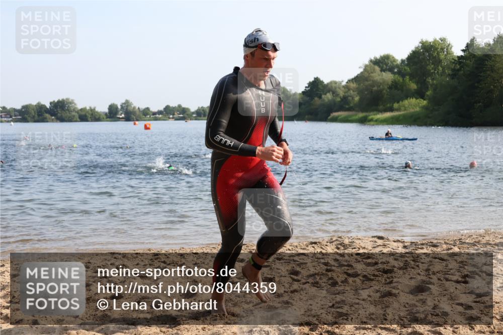 15.06.2025 - 27. Vierlanden-Triathlon Lena Gebhardt http://msf.ph/oto/8044359 15.06.2025 08:35:13 Schwimmen 12, 54, 64 meine-sportfotos.de