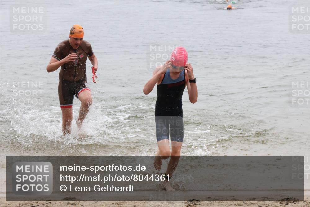 21.06.2025 - 27. Vierlanden-Triathlon Lena Gebhardt http://msf.ph/oto/8044361 15.06.2025 14:39:36 Schwimmen 1333, 1339 meine-sportfotos.de