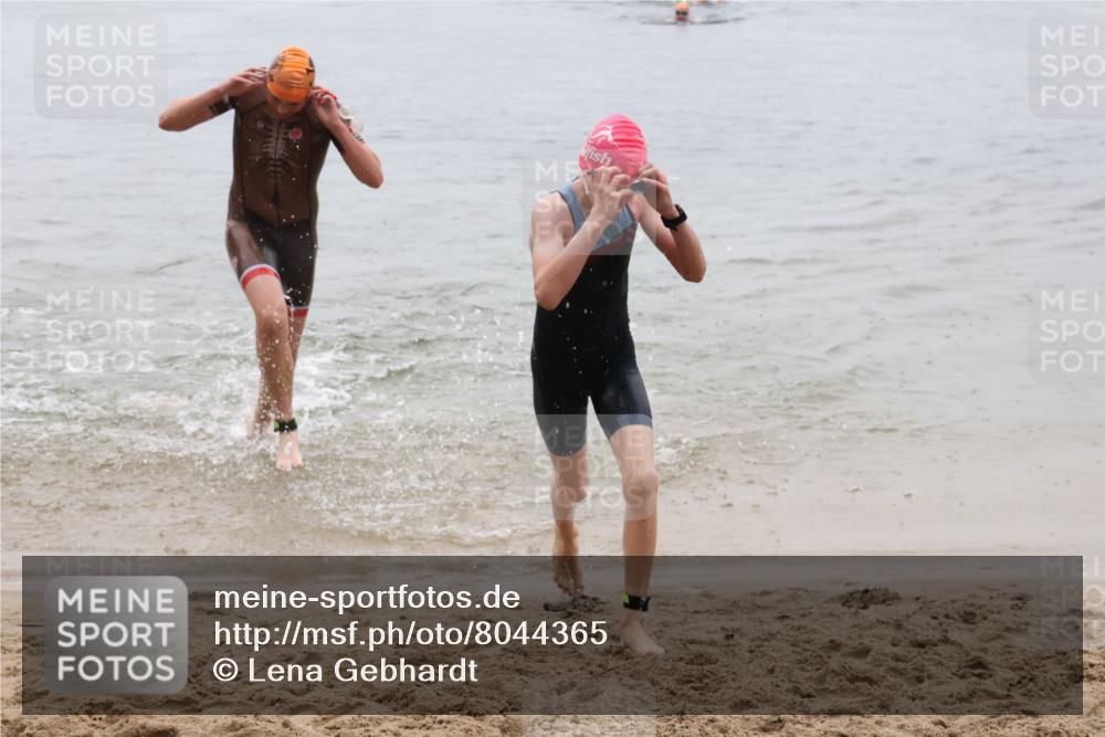 21.06.2025 - 27. Vierlanden-Triathlon Lena Gebhardt http://msf.ph/oto/8044365 15.06.2025 14:39:36 Schwimmen 1333, 1339 meine-sportfotos.de