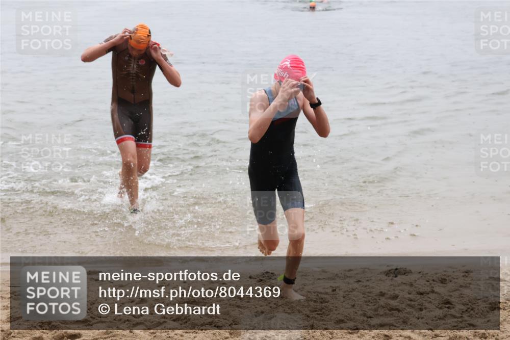 21.06.2025 - 27. Vierlanden-Triathlon Lena Gebhardt http://msf.ph/oto/8044369 15.06.2025 14:39:36 Schwimmen 1333, 1339 meine-sportfotos.de