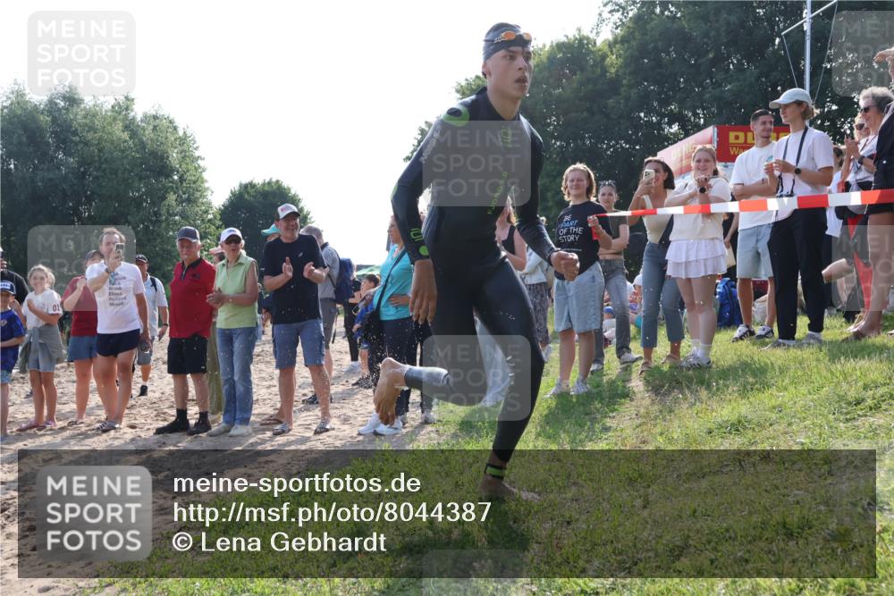 15.06.2025 - 27. Vierlanden-Triathlon Lena Gebhardt http://msf.ph/oto/8044387 15.06.2025 08:35:30 Schwimmen 6, 21, 47, 75, 85, 158 meine-sportfotos.de