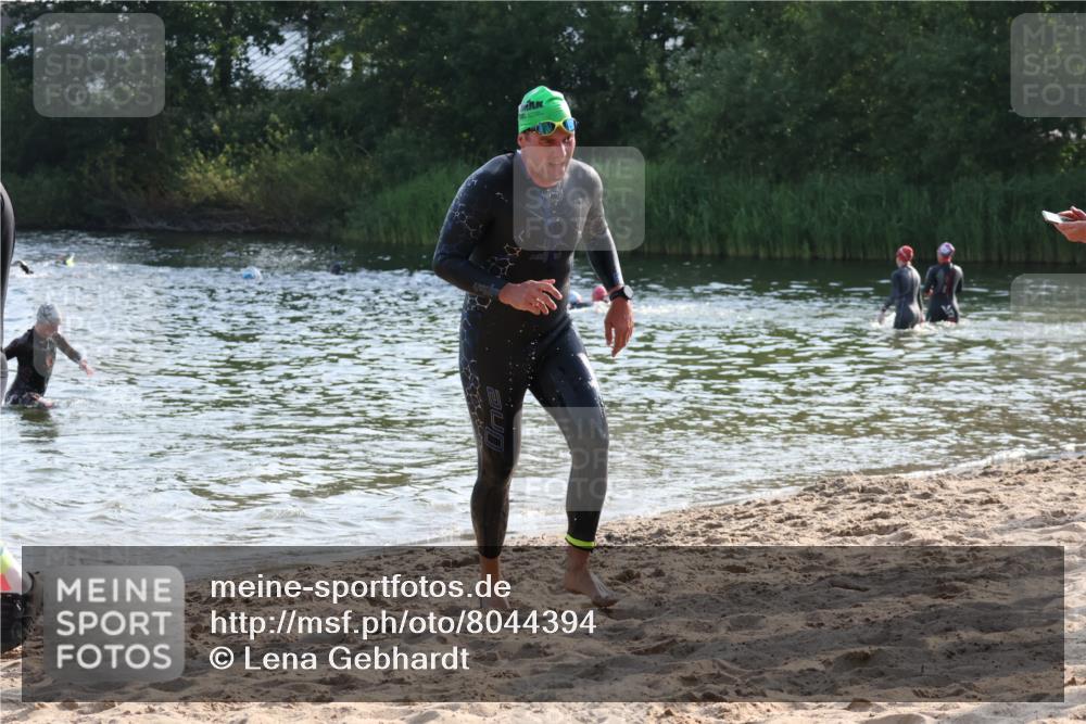 15.06.2025 - 27. Vierlanden-Triathlon Lena Gebhardt http://msf.ph/oto/8044394 15.06.2025 08:35:32 Schwimmen 6, 21, 47, 75, 85, 158 meine-sportfotos.de