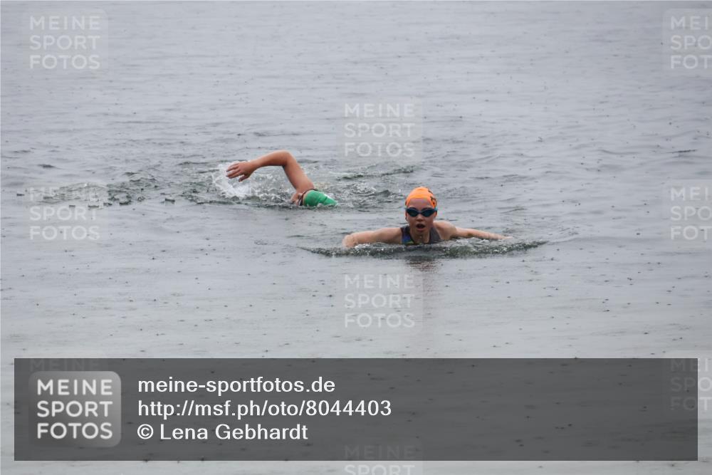 21.06.2025 - 27. Vierlanden-Triathlon Lena Gebhardt http://msf.ph/oto/8044403 15.06.2025 14:39:52 Schwimmen  meine-sportfotos.de