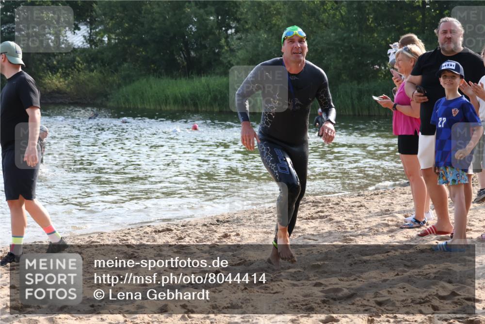 15.06.2025 - 27. Vierlanden-Triathlon Lena Gebhardt http://msf.ph/oto/8044414 15.06.2025 08:35:33 Schwimmen 6, 21, 47, 75, 85, 158 meine-sportfotos.de