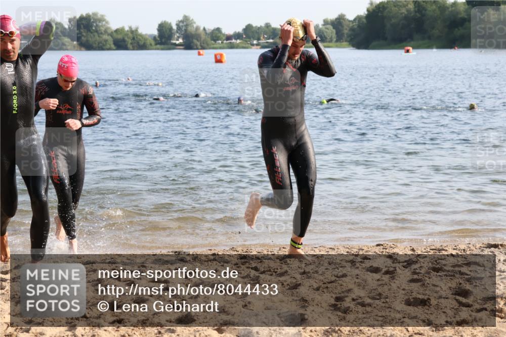 15.06.2025 - 27. Vierlanden-Triathlon Lena Gebhardt http://msf.ph/oto/8044433 15.06.2025 08:35:35 Schwimmen 6, 21, 47, 75, 85, 158 meine-sportfotos.de