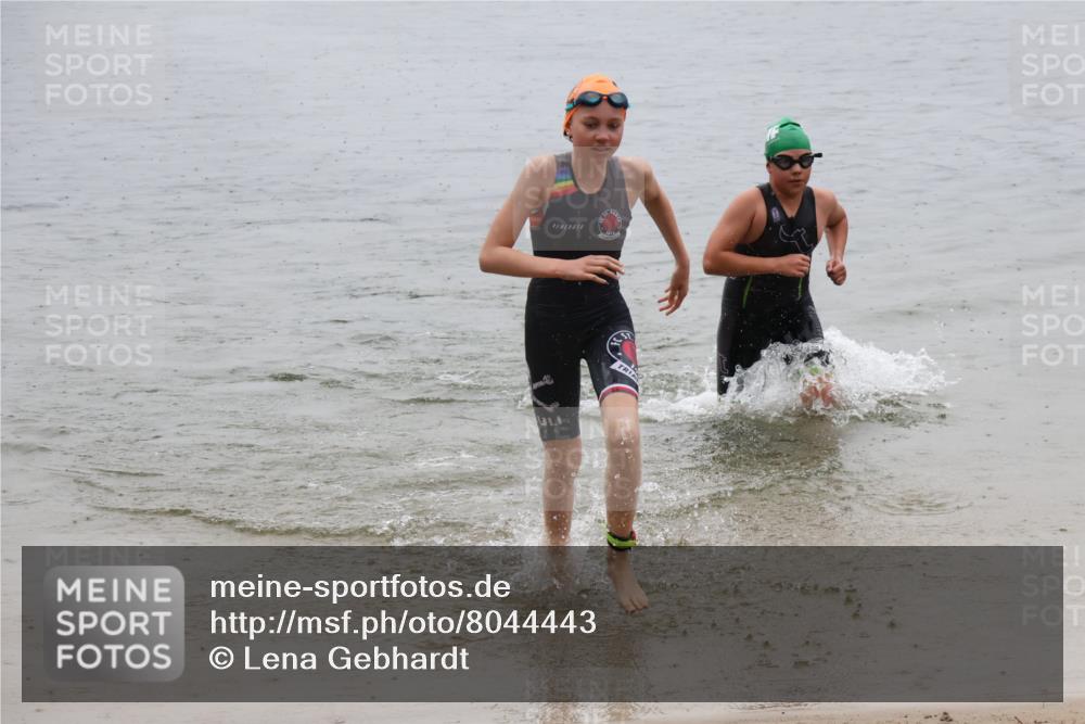 21.06.2025 - 27. Vierlanden-Triathlon Lena Gebhardt http://msf.ph/oto/8044443 15.06.2025 14:40:07 Schwimmen 1348, 1350 meine-sportfotos.de