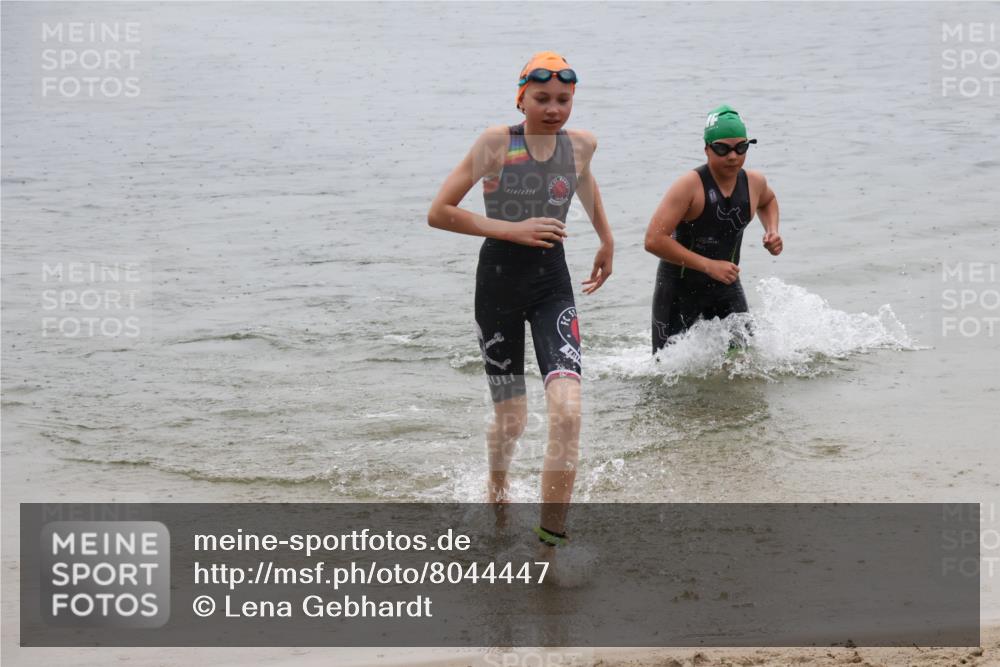 21.06.2025 - 27. Vierlanden-Triathlon Lena Gebhardt http://msf.ph/oto/8044447 15.06.2025 14:40:07 Schwimmen 1348, 1350 meine-sportfotos.de