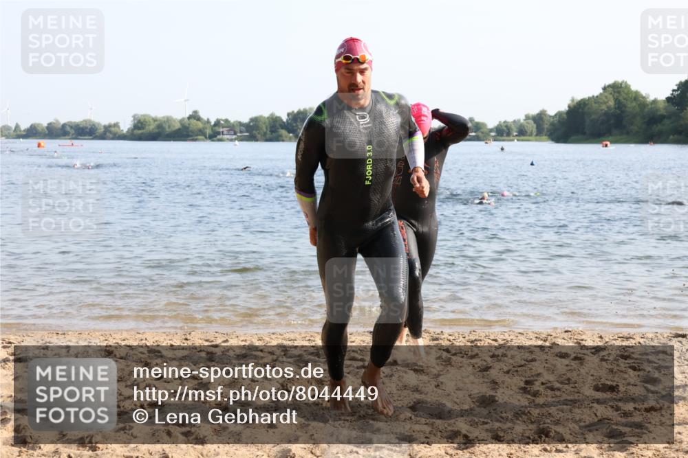 15.06.2025 - 27. Vierlanden-Triathlon Lena Gebhardt http://msf.ph/oto/8044449 15.06.2025 08:35:37 Schwimmen 6, 21, 47, 75, 85, 158 meine-sportfotos.de