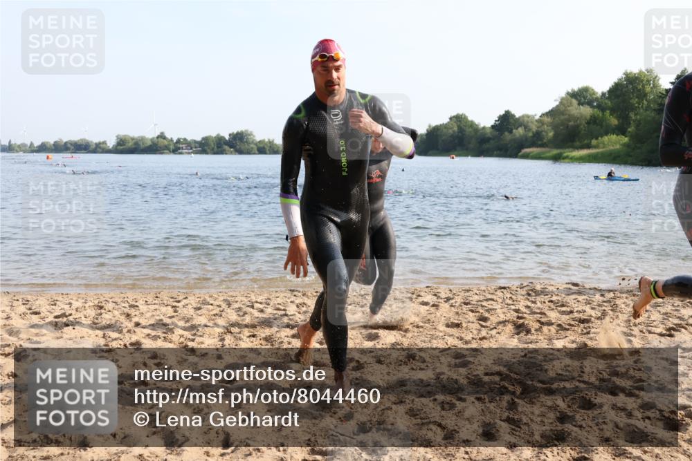 15.06.2025 - 27. Vierlanden-Triathlon Lena Gebhardt http://msf.ph/oto/8044460 15.06.2025 08:35:37 Schwimmen 6, 21, 47, 75, 85, 158 meine-sportfotos.de