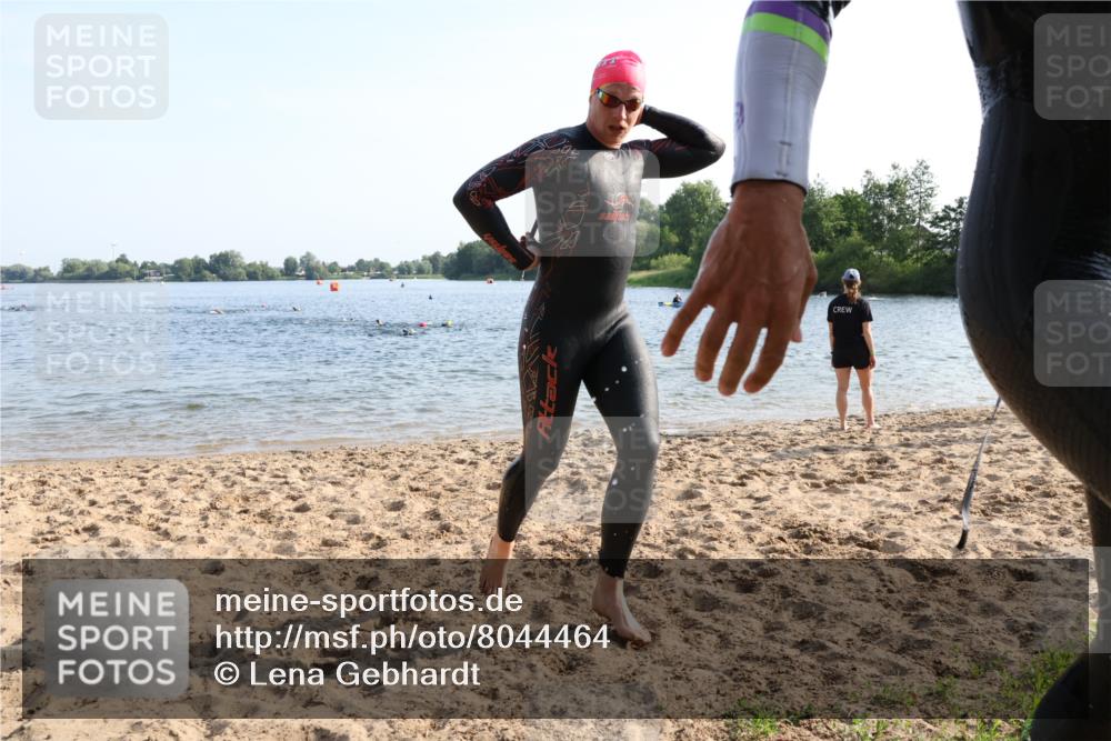 15.06.2025 - 27. Vierlanden-Triathlon Lena Gebhardt http://msf.ph/oto/8044464 15.06.2025 08:35:38 Schwimmen 6, 21, 75, 85, 158 meine-sportfotos.de