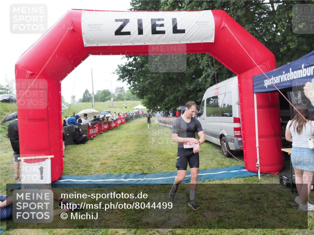 21.06.2025 - 27. Vierlanden-Triathlon MichiJ http://msf.ph/oto/8044499 15.06.2026 13:47:19 Ziel 84, 1147 meine-sportfotos.de